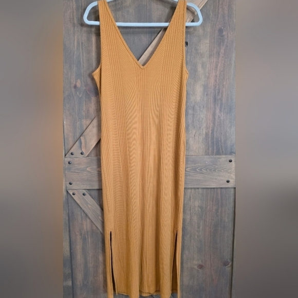 Banana Republic Ribbed Tank Midi Dress- V Cleavage Size M - Picture 5 of 5